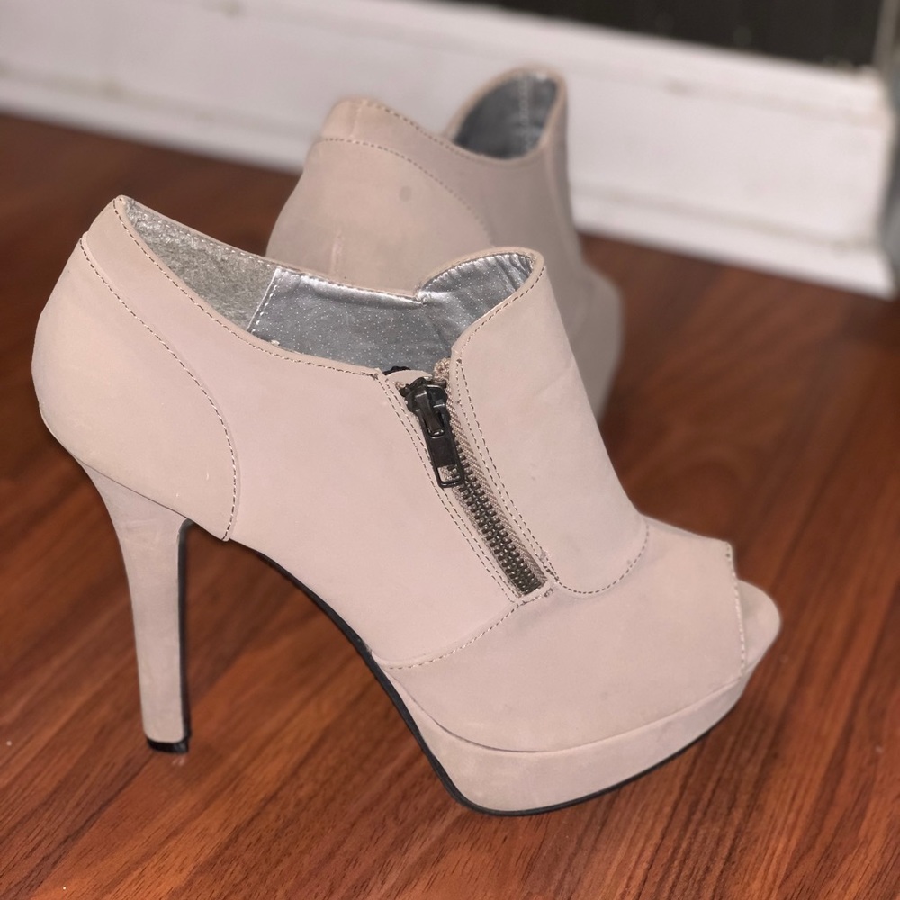 Beige pumps